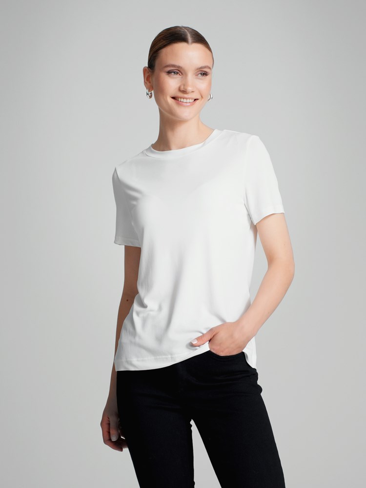 Lisa t-skjorte 7505526_O79-DONNA-A23-Modell-Front_chn=match_6020_Lisa t-skjorte O79_Lisa t-skjorte O79 7505526.jpg_Front||Front