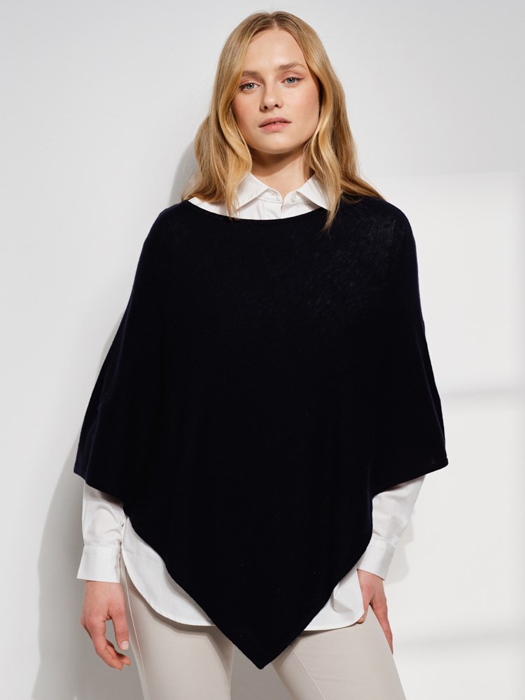 Olea poncho 7505860_EM1-MARIEPHILIPPE-S24-Modell-Front_chn=match_7264_7505860 EM1_Olea poncho EM1_Olea poncho EM1 7505860.jpg_Front||Front