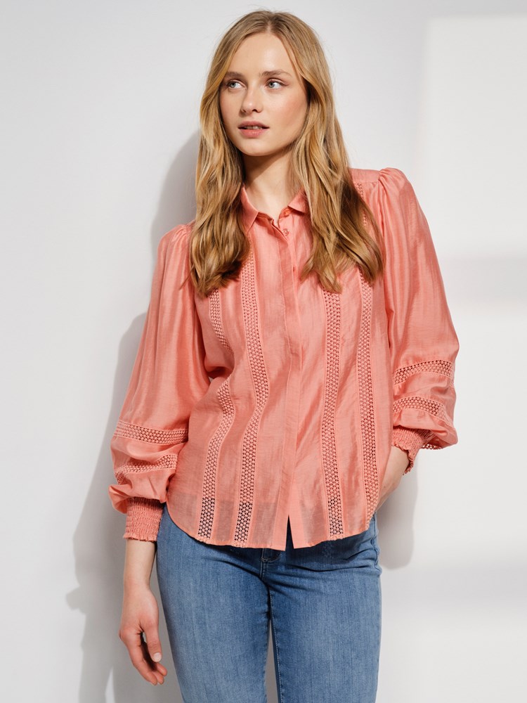 Anneline bluse 7505935_MMV-MARIEPHILIPPE-S24-Modell-Front_chn=match_4834_7505935 MMV_Anneline bluse MMV_Anneline bluse MMV 7505935.jpg_Front